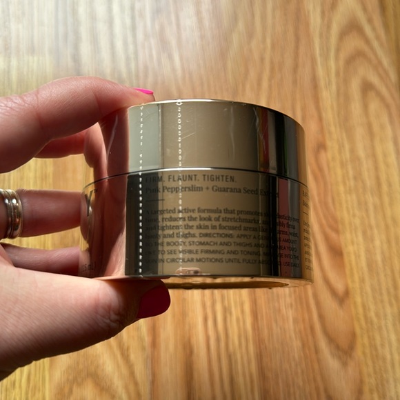 JLO Beauty - JLO Body Firm + Flaunt Targeted Booty Balm - 125 ml - Picture 4 of 7